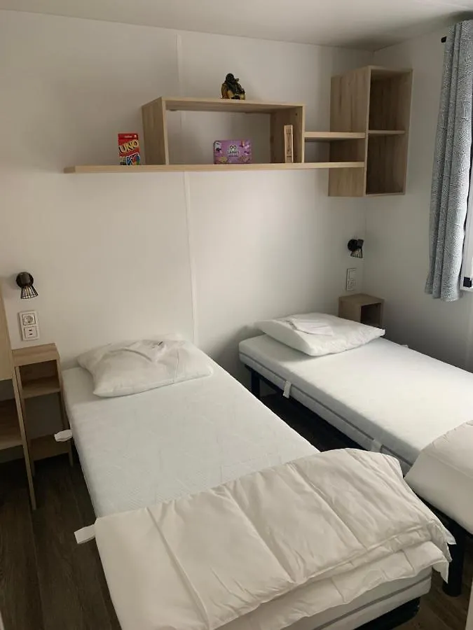 Campsite Camping Domaine De Kerlann Mb 2 Chambres 6Personnes Pont-Aven